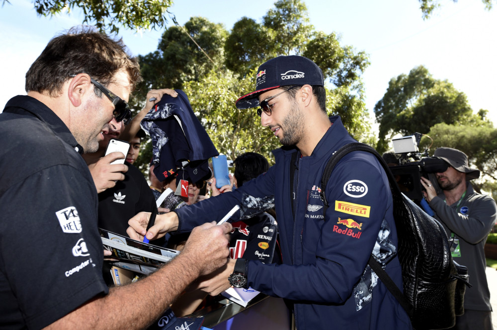 Rikardo prvi na startu Monte Karla, iz prikrajka vrebaju Fetel i Hamilton