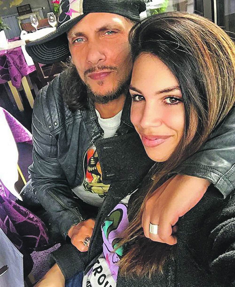 Nakon razvoda od Kaje Ostojić pronašao je novu devojku: Ona je PRESLIKANA srpska pevačica! (FOTO)