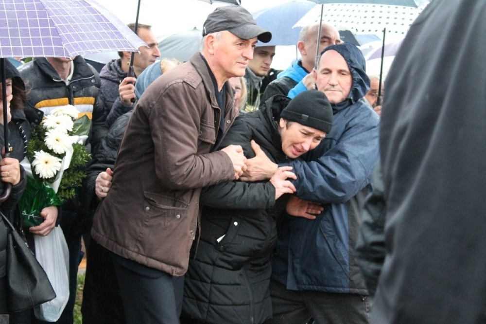 POTRESNO~"Miko ne idi sine, Majo, pruži ruku da te majka izvuče" (FOTO)