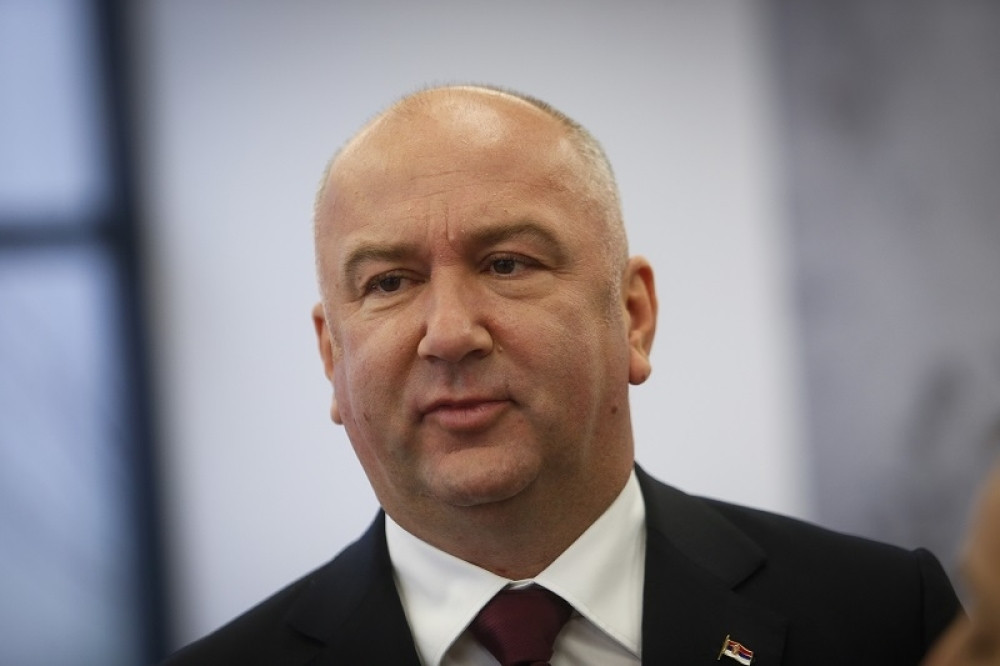 Srpski ministar se rukovao s robotom