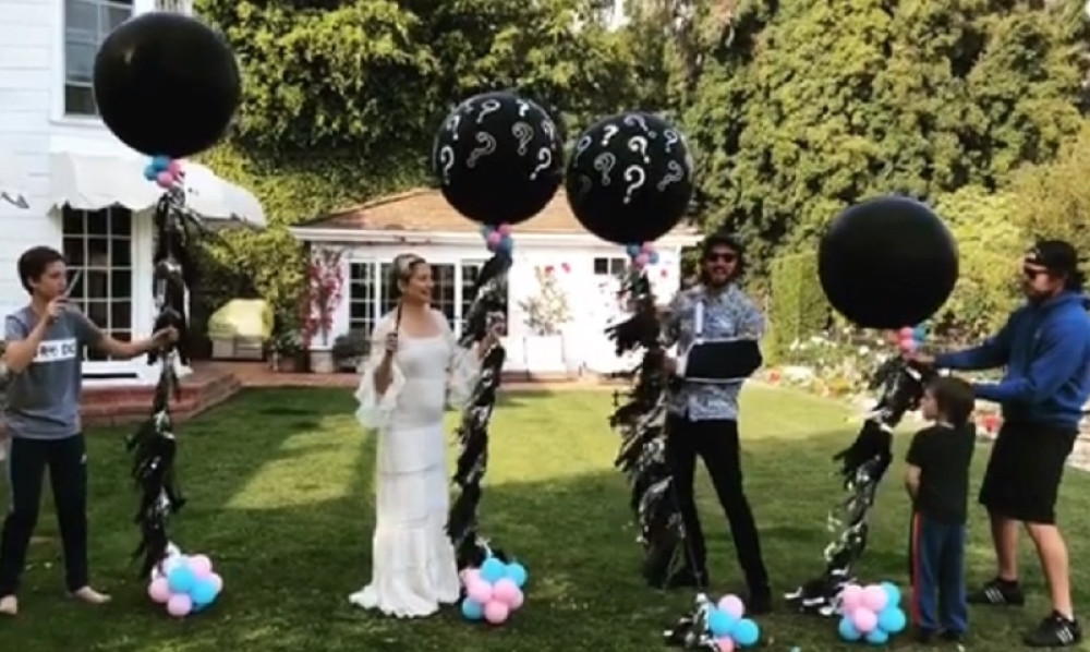 Slavna glumica na nesvakidašnji način celom svetu otkrila da je ponovo trudna