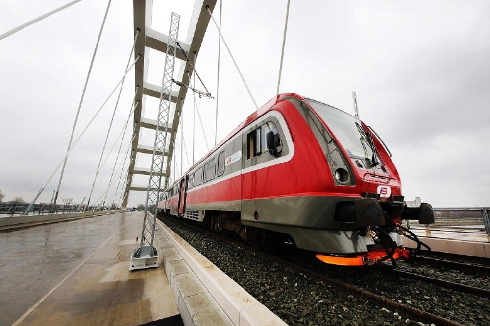 Voz ponovo tutnji preko Žeželjevog mosta