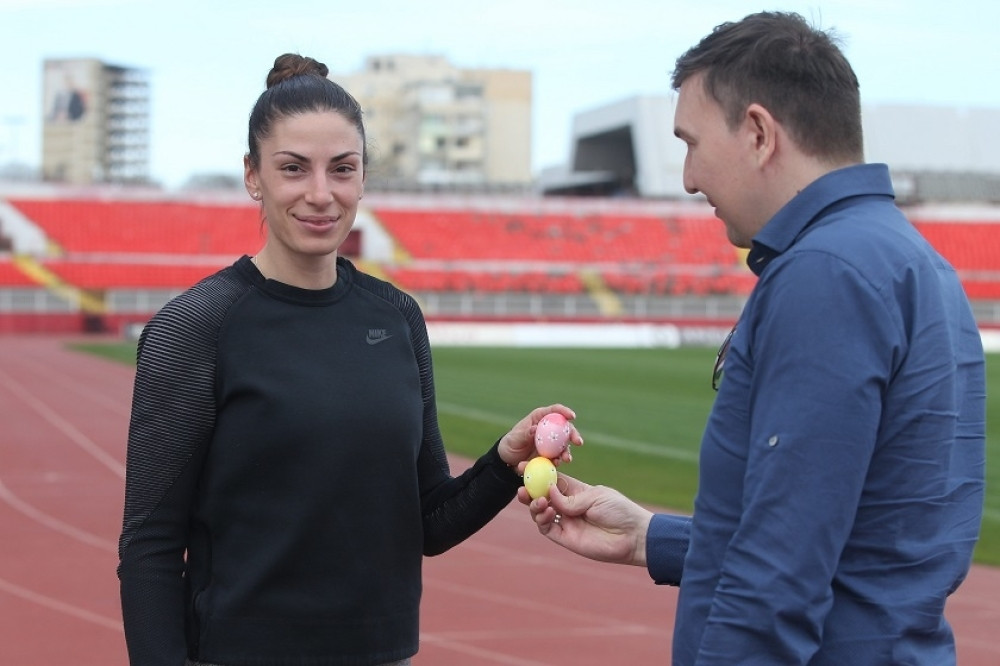 Ivana Španović za "Alo!": Volim da sa drugaricama farbam jaja