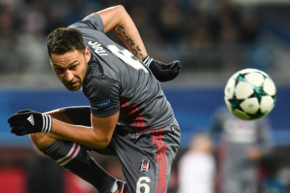 Duško Tošić dao gol leđima!