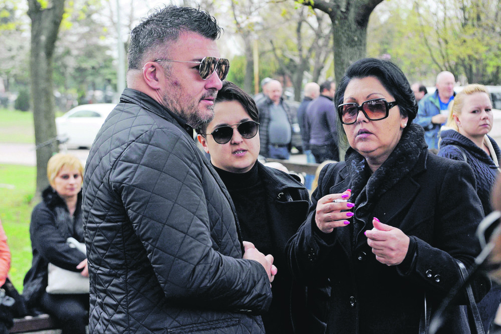 Verica plakala, a udovica Miće Nikolića je tešila!