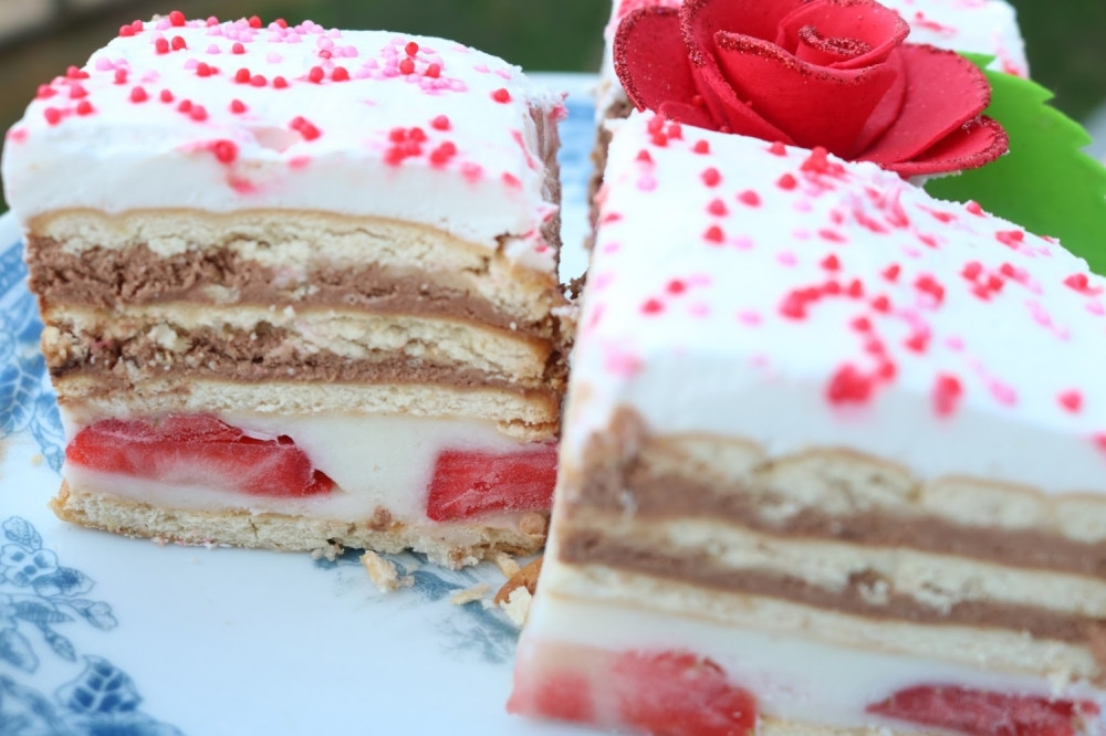 Voćna torta sa slatkom pavlakom