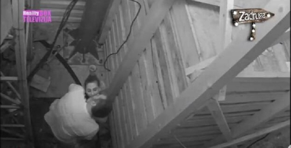 NADEŽDA NIJE SAMO SA MIKIJEM IMALA ŽESTOKI SEKS: Isplivao snimak ispod jorgana! On masturbira, a ona...ŠOK!