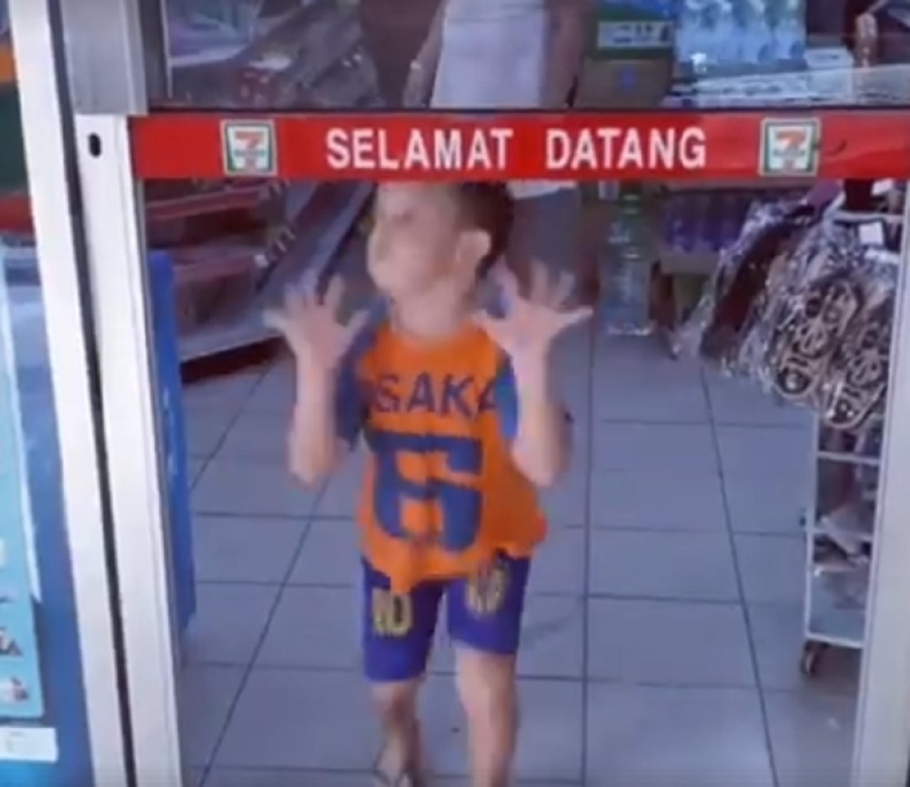 Peh dečaka iz Bosne nasmejao čitav svet (VIDEO)