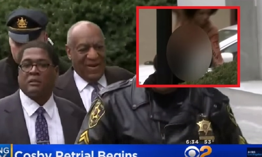 Protestantkinja u toplesu napala Kozbija, policija je privela! (18+)