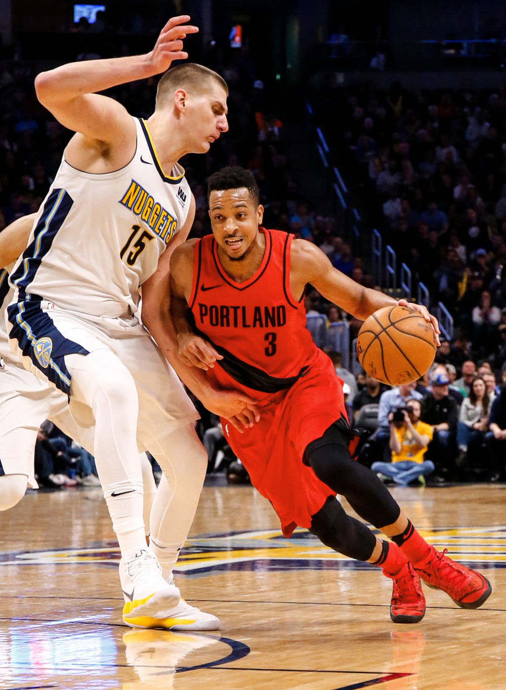 Fenomenalni Jokić tripl-dablom doveo Denver na korak od plej-ofa!