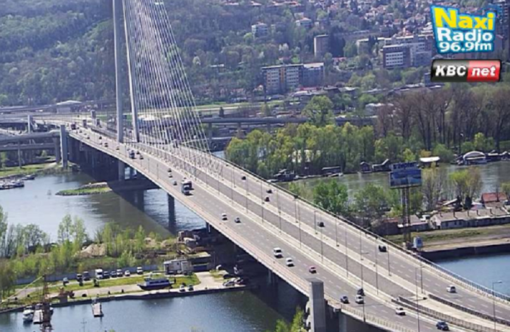 DRAMA NA MOSTU NA ADI, SIRENE ODJEKIVALE GRADOM: Policija hapsi dilere, osumnjičeni leži na asfaltu!