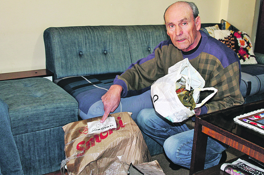 Kurirska služba zamezila i popila iz uskršnjeg paketa