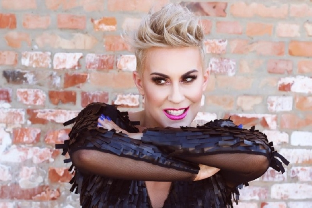 Bivša pevačica Kolonije večeras u Kasini!