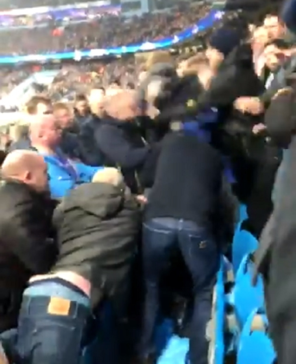 Navijač Sitija krenuo da slavi gol u "kopu" Liverpula (VIDEO)