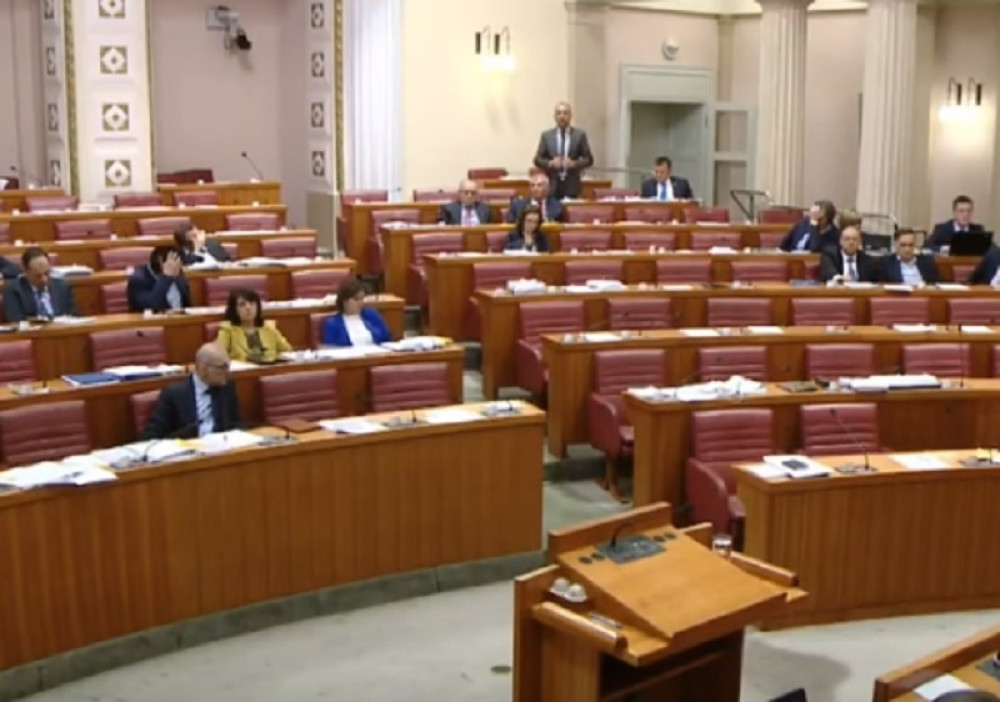 Hitno prekinuta sednica Hrvatskog sabora!