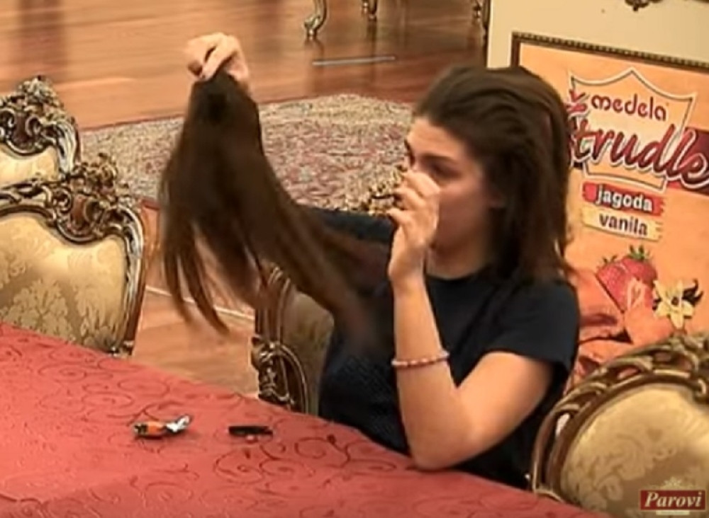 Evo kako Nina Prlja izgleda bez nadograđene kose!