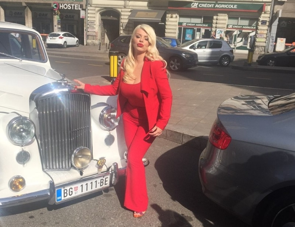 Dara Bubamara zaustavila saobraćaj u centru Beograda!