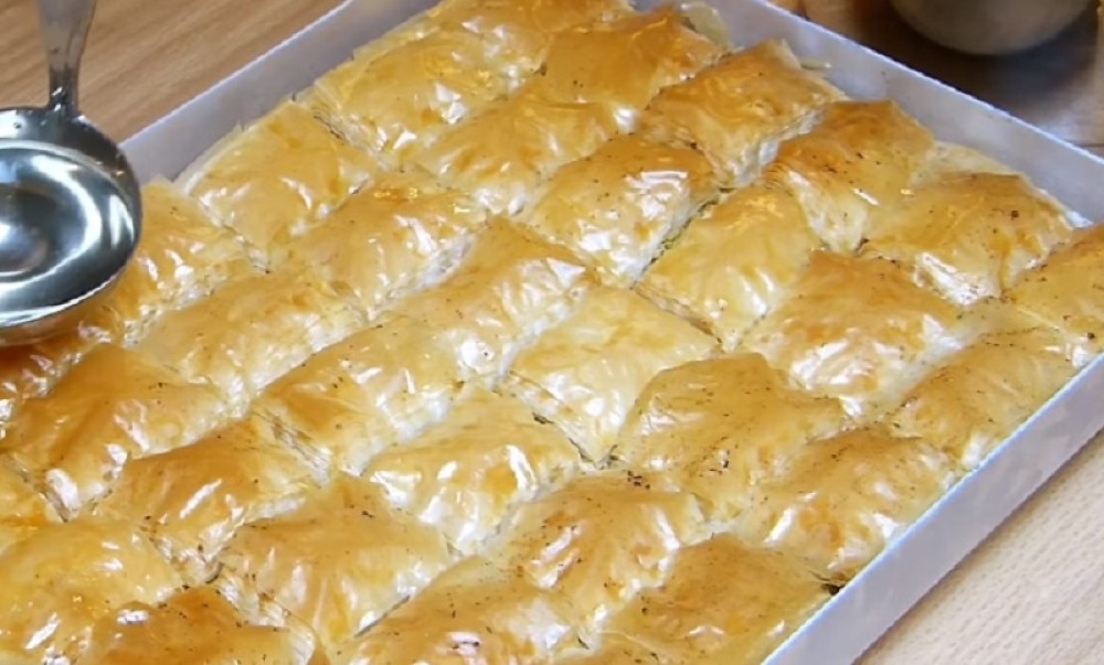 Preukusna mađarska baklava s višnjama, ovakvu još niste probali!