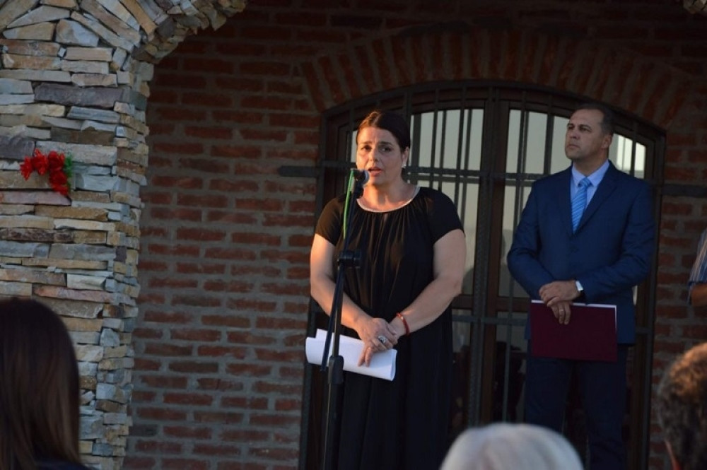 Direktorka zaposlila sina!