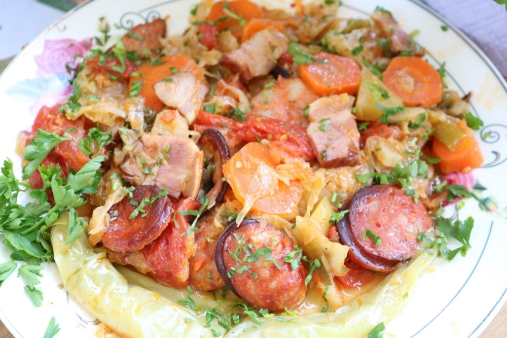 Kupus sa suvom slaninom i kobasicama