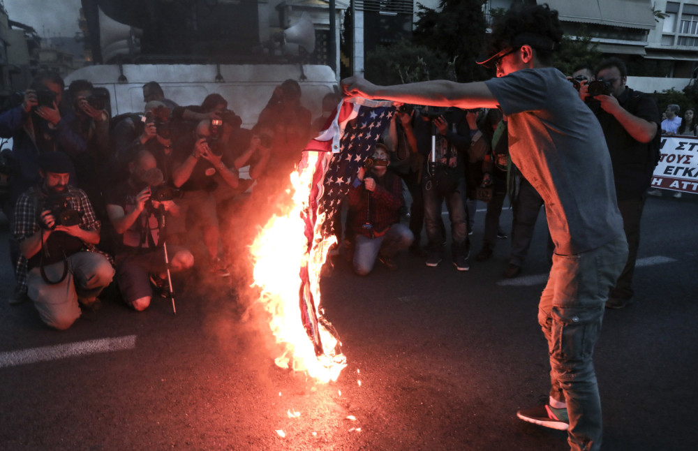 Protesti u Atini zbog napada u Siriji