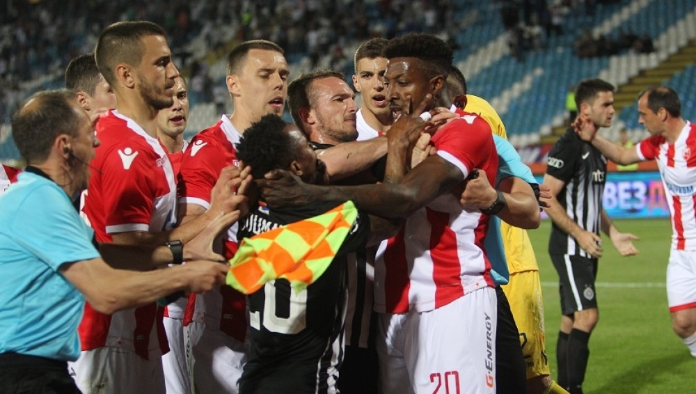 Plaćen je papreno, sad ga najurili, zvala ga i Zvezda, a KAD VIDITE KAKO JE SUMA DOŠAO U PARTIZAN, valjaćete se od smeha!