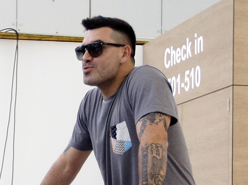 Lazukiću naređeno da se iseli iz stana, i dalje mu zabranjeno da prilazi Nataši