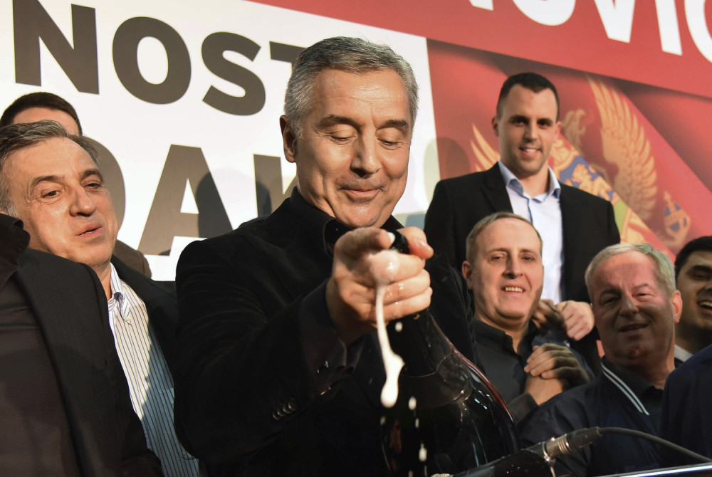 Milo izašao pred novinare, svi gledali kako se znoji, ima tikove, stručnjaci analizirali njegov govor tela, i otkrili SVE ŠTO JE KRIO!