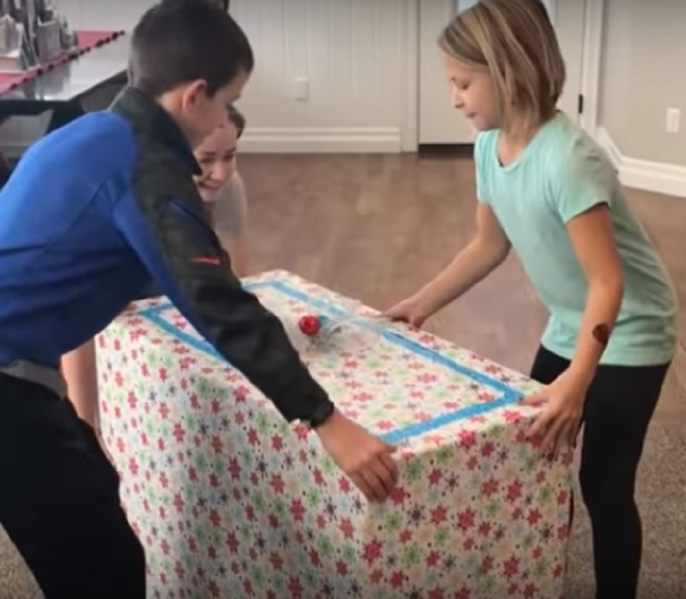 Dobili poklon od roditelja, pa ostali bez reči kad su ovo ugledali!