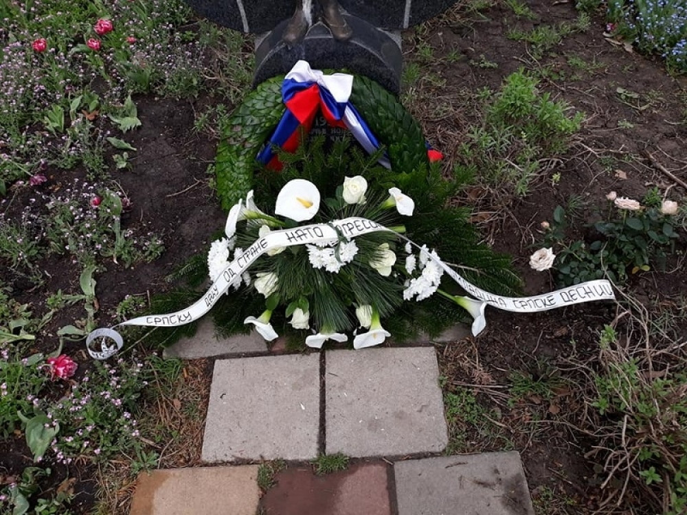 Srpska desnica položila cveće na spomen-obeležje Milici Rakić