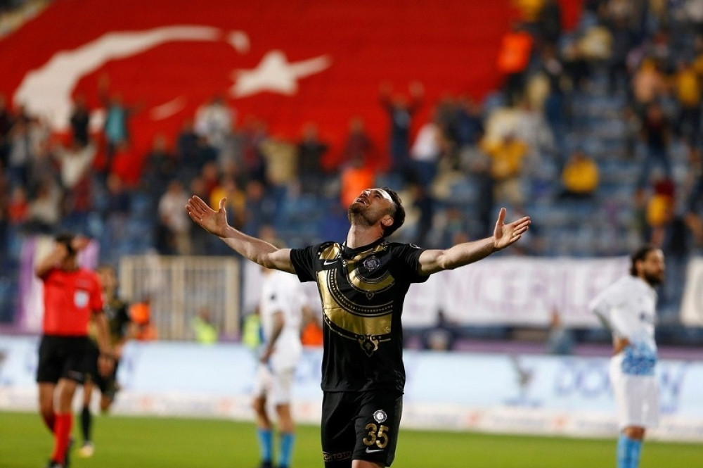 Anonimni fudbaler dao gol sa 30 metara i sada se velikani otimaju oko njega!