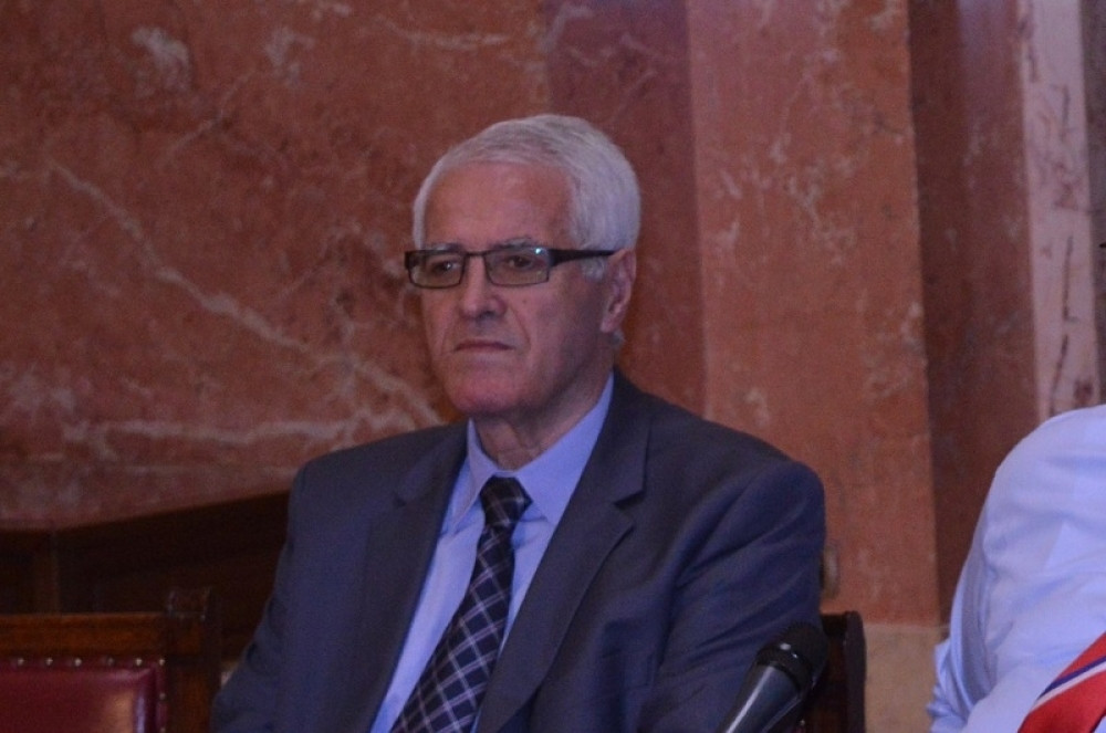 Radikal hteo da zadavi Kenu!