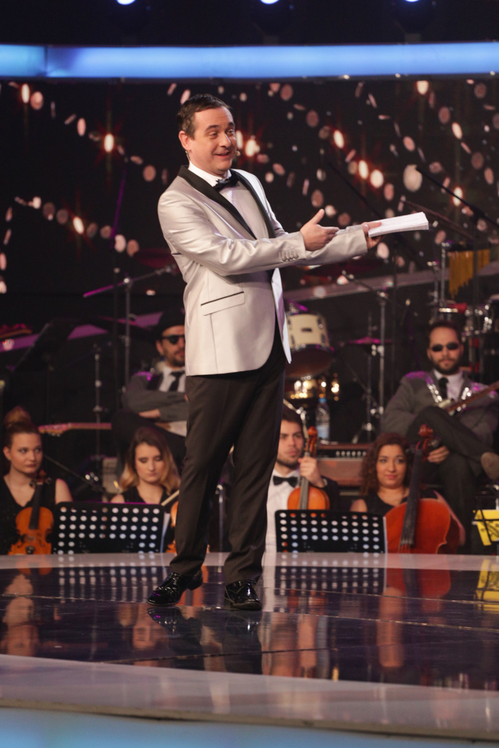 Marko Živić obukao suknju, a onda je podigao nogu i napravio opšti haos!