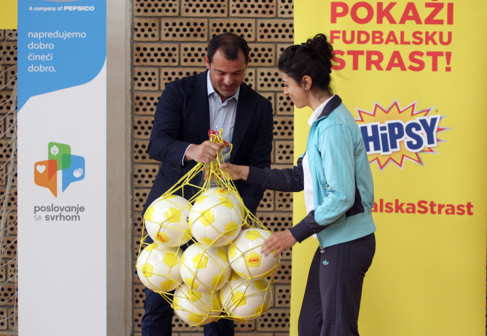 Stanković oduševio đake Osnovne škole u Borči, evo i kako