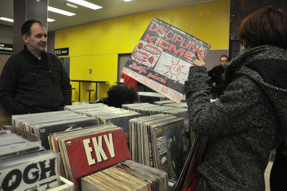 Berza ploča u Domu omladine