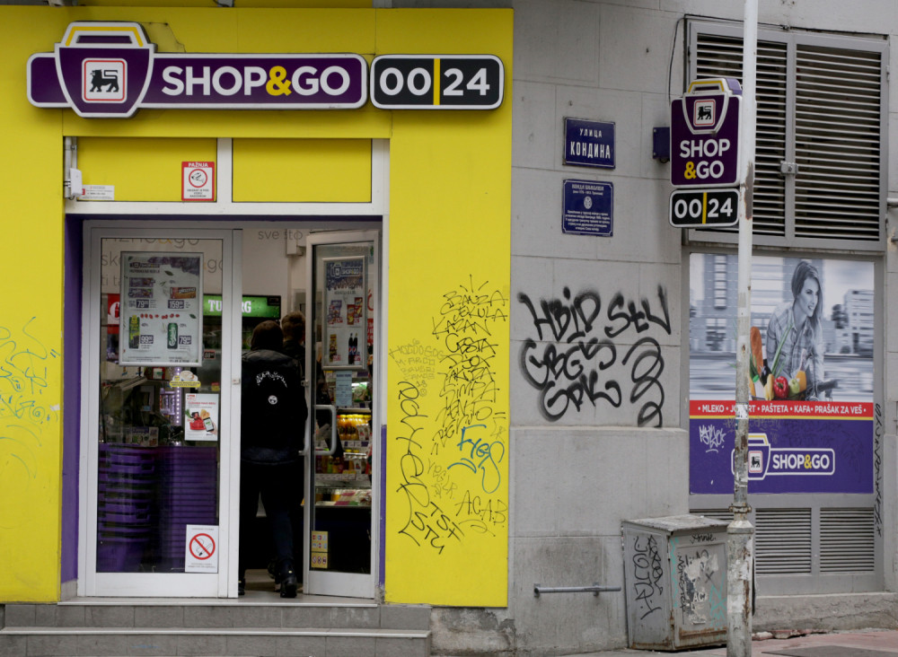 „Maksi“ rasplakao decu u Srbiji