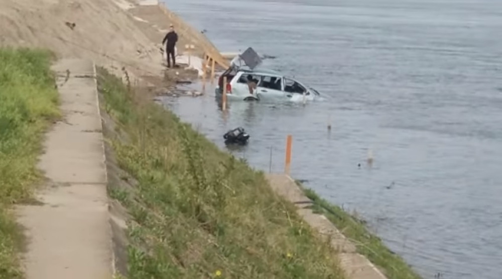 Automobil je krenuo da se puni vodom, a onda je porodicu spasio vatrogasac Pero