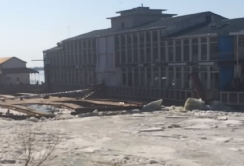 Santa leda odnela restoran, gosti pretrnuli od straha