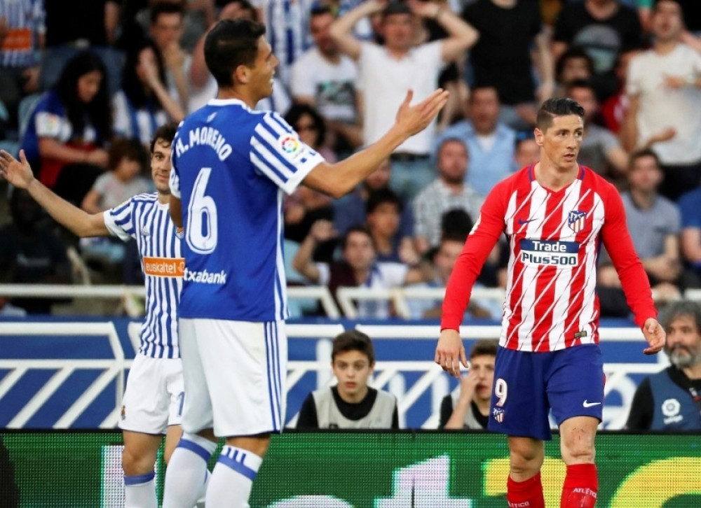 Sosijedad pregazio Atletiko, Barsa na korak od titule