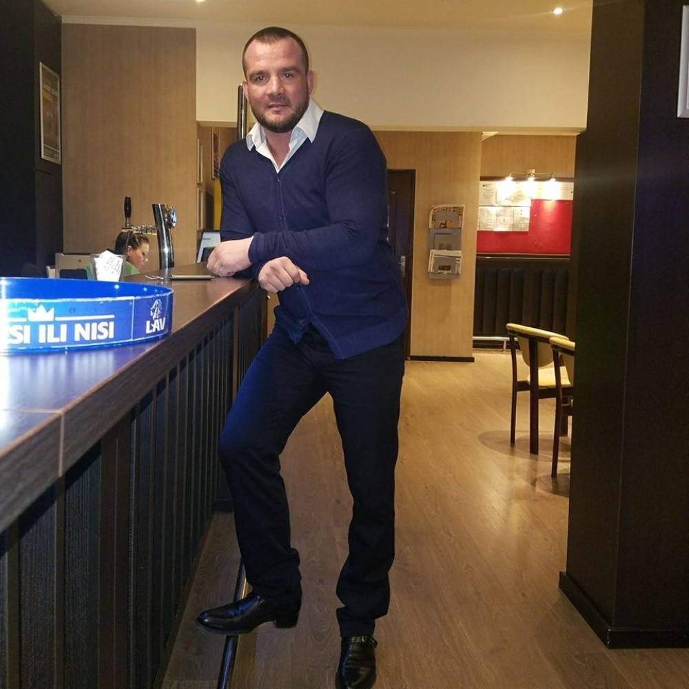 Srbin sa Interpolove poternice ubio Luku Radulovića tako što mu je prišao za šankom, pozdravio se i izrešetao ga na mrtvo ime!