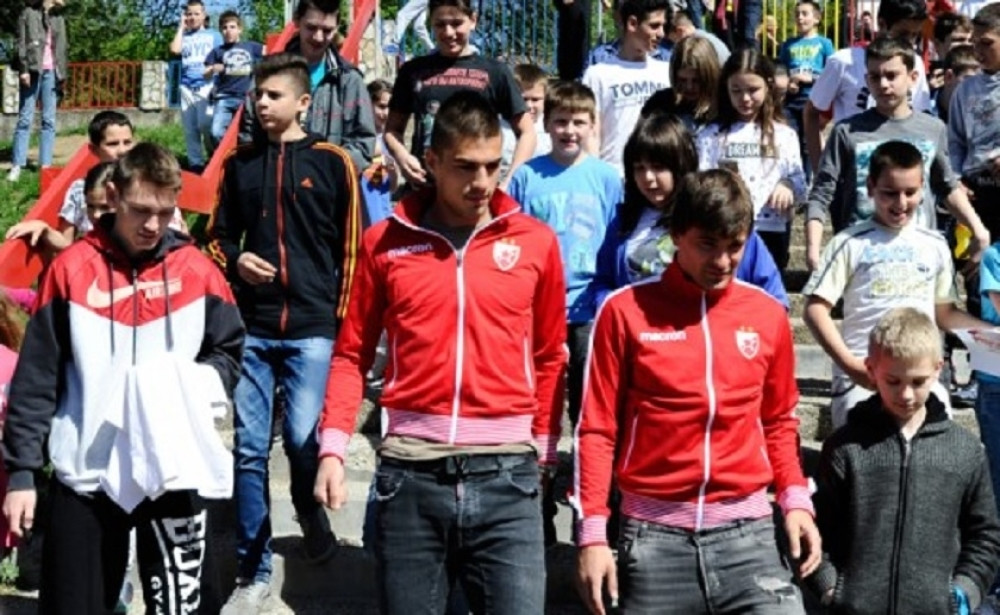 Đaci uživali u druženju sa prvotimcima Zvezde