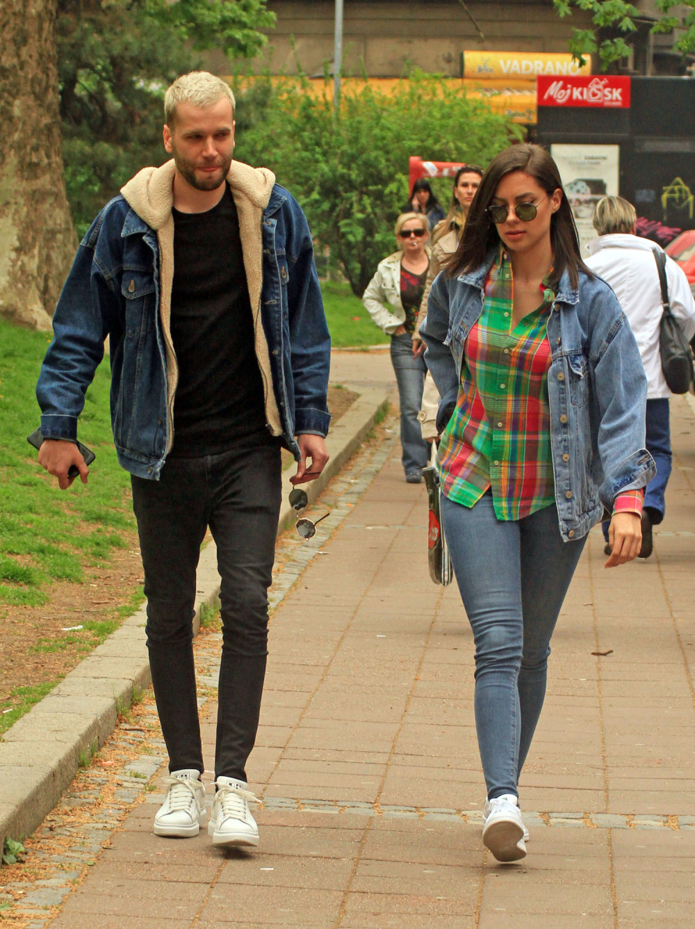 Sara Jovanović uhvaćena sa drugim muškarcem