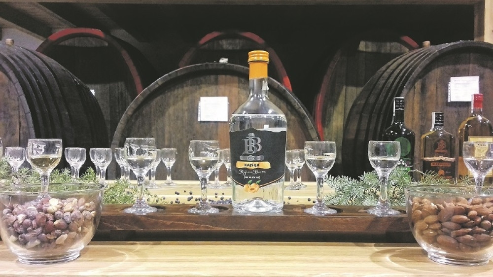 Za litar domaće rakije platićete smešnu sumu