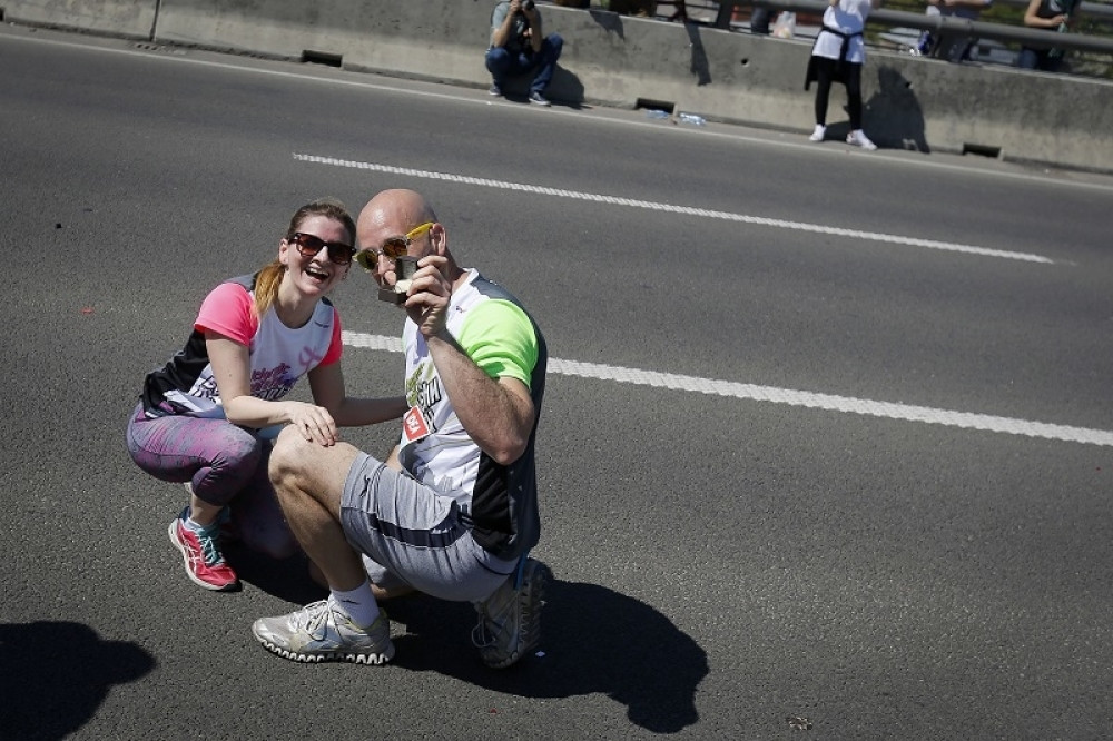 Pala veridba na Beogradskom maratonu! (FOTO)
