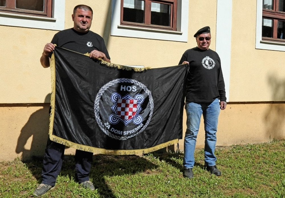 Nad kostima mrtve srpske dece ponovo se vijore ustaške zastave!