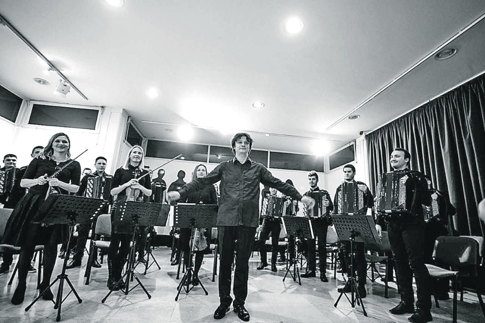 Kad harmonike sviraju rok