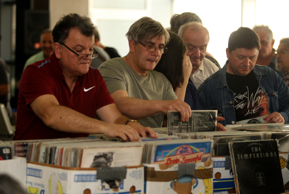 "Alo!" na aprilskoj berzi ploča u Domu omladine