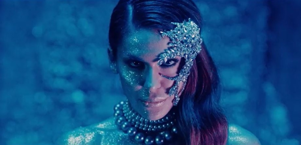 Ovo je prva pesma koju je napisao sin Marine Tucaković, a izvodi je Marina Visković!