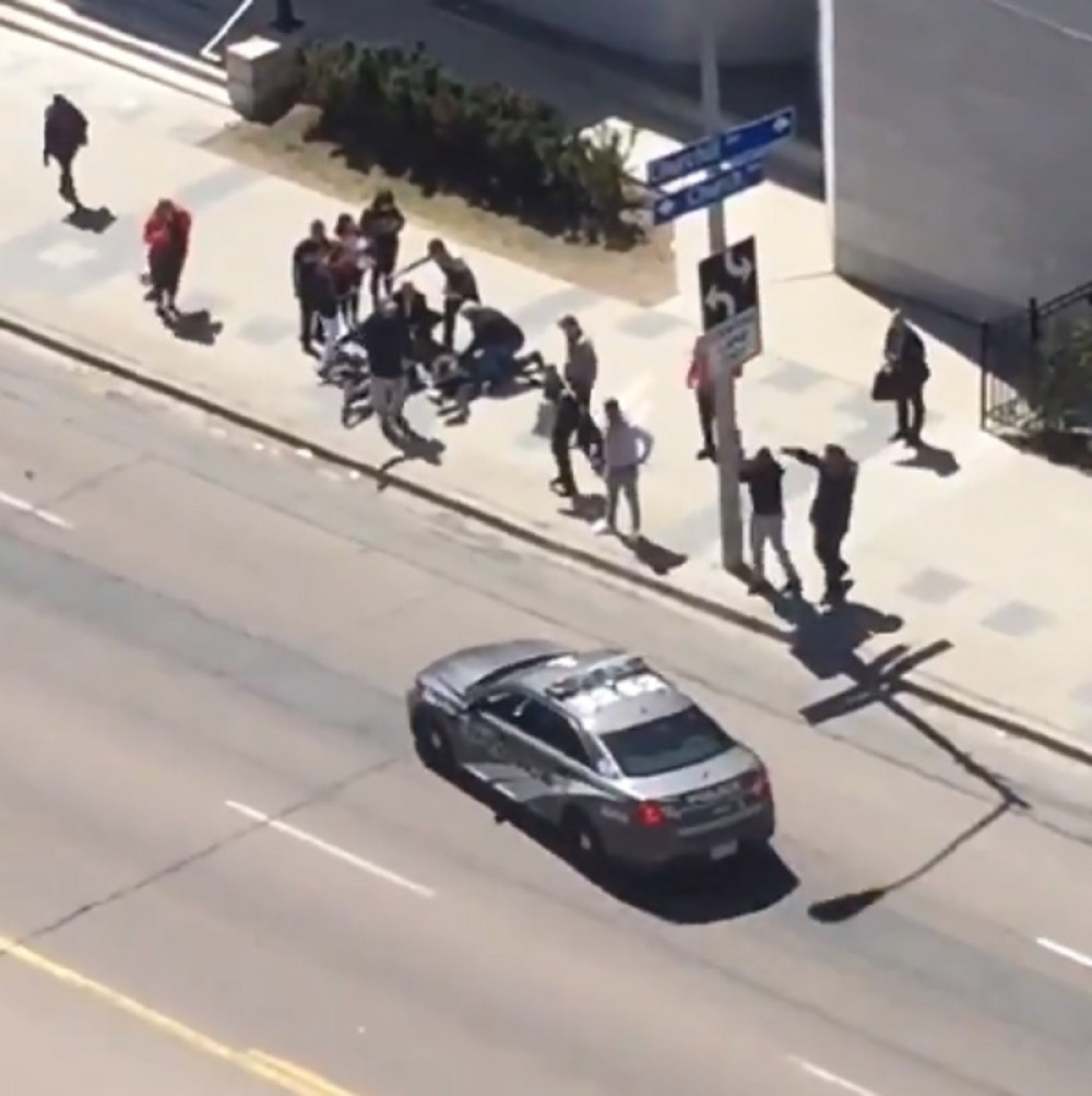 Kombi uleteo među pešake, ima mrtvih (FOTO+VIDEO)