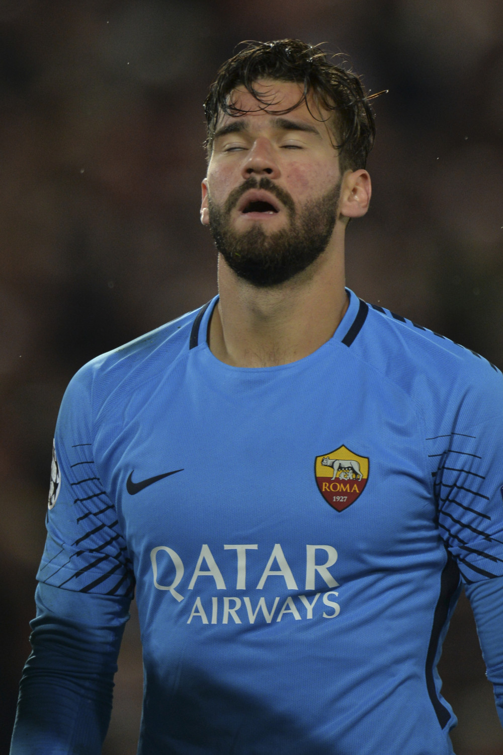 Svi OTKIDAJU na njegovu ženu, niko nije očekivao ovakvu SUPERSEKSI DOKTORKU u Liverpulu! (FOTO)